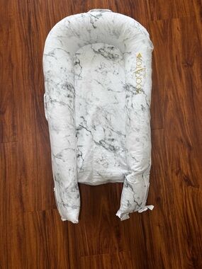 DockATot Deluxe+ With Carrara Marble Cover